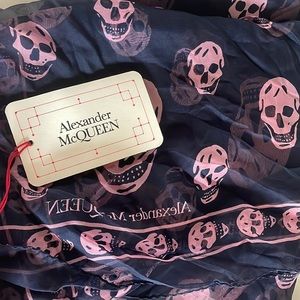 Alexander Mcqueen scarf . NWT